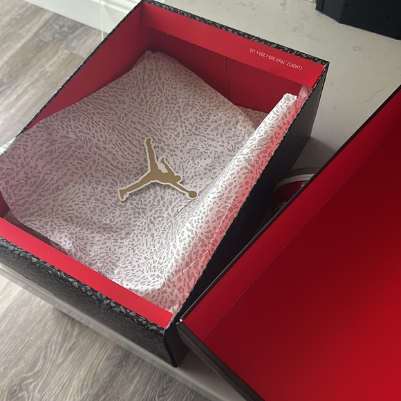 NEW Jordan 3 Retro Cardinal (GS) size 6.5 Y equivalent to 8 women’s - Picture 17 of 17